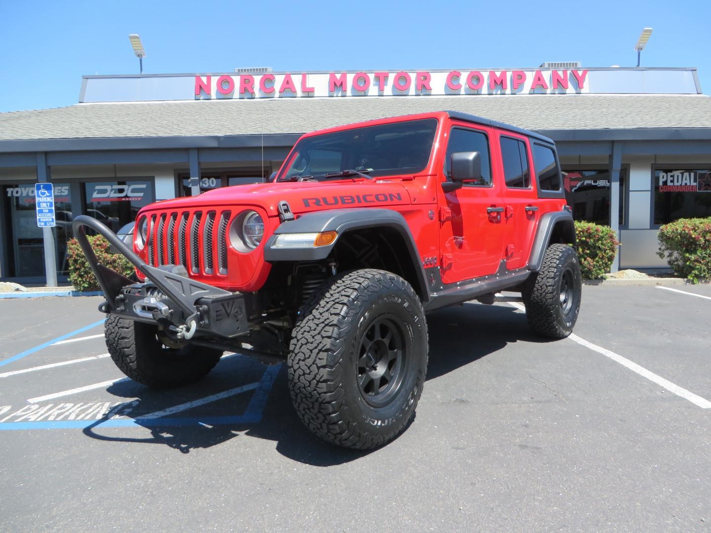 2019 Red /Black Jeep Wrangler Unlimited Rubicon (1C4HJXFN7KW) with an 2.0L L4 DOHC 16V TURBO engine, automatic transmission, located at 2630 Grass Valley Highway, Auburn, CA, 95603, (530) 508-5100, 38.937893, -121.095482 - Rubicon JL ready for all of your offroad adventures. This Jeep is sitting on a Rubicon Express lift kit, RE 2.5 Extreme series shocks, 17" Method bead grip wheels, 37" BFG KO2 tires, EVO front bumper, Warn winch, Road Armor rock slliders, and a HD Jeep spare tire carrier. - Photo#0